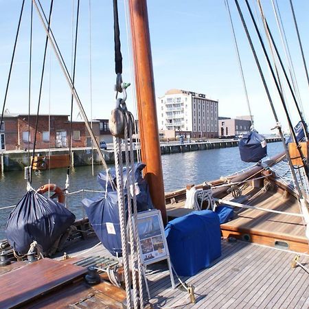 Seestern Am Hafen Mit Balkon - Abc139 By AbcWißmar Buitenkant foto