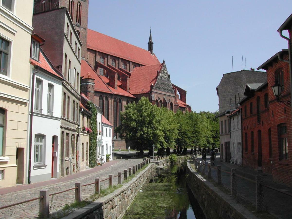 Seestern Am Hafen Mit Balkon - Abc139 By AbcWißmar Buitenkant foto